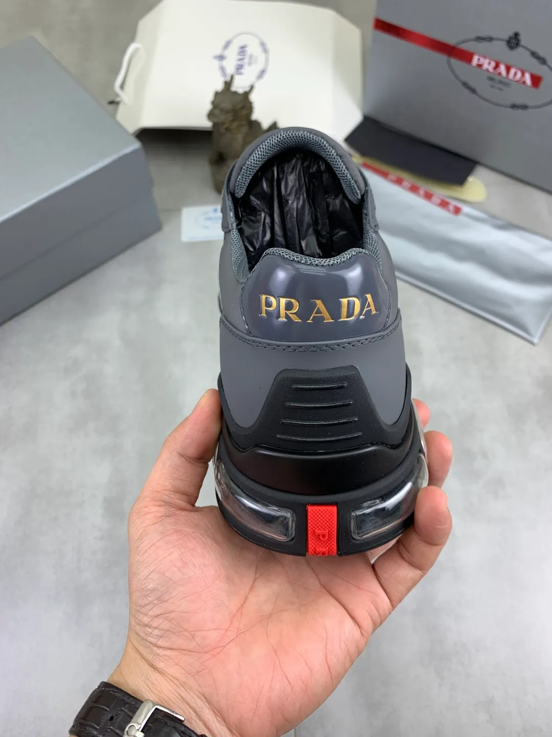 Men's men's shoes 💰pP640 💰[New model] The top version is now available on the official website, 🆘 The air-cushion shock-absorbing thick-soled trendy brand (Prada) is the main popular model, the avant-garde and versatile fashionable men's shoes are privately modeled, and the cowhide surface is spliced 1:1.. The fashion is simple, the original imported cowhide feet; the atmosphere, personality, more fashionable, eye-catching, and pursuit of class, it will subvert the old idea, and be with you to spend time with fashion trendsetters! Must keep for yourself ! Tall and comfortable, large and low, high-end quality workmanship. Size: 38-45; 3️⃣colors available.